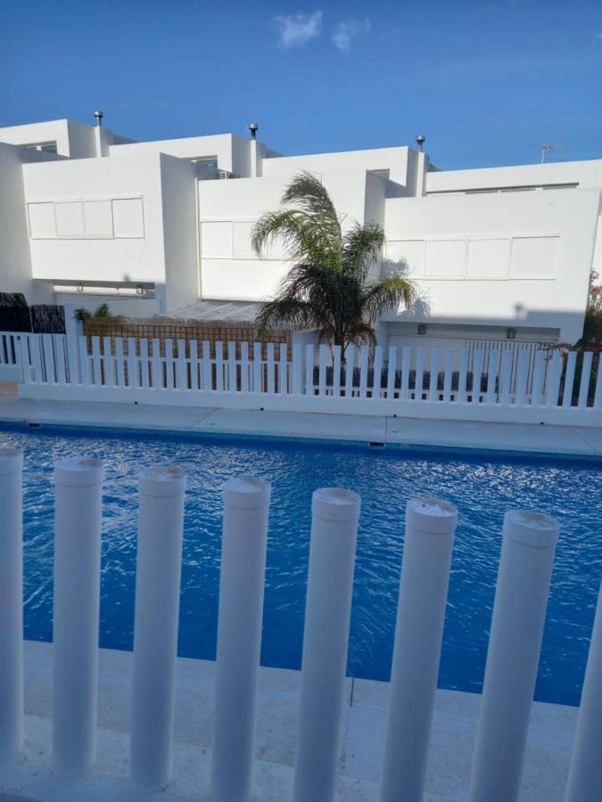 A Levante Conil- Solo Familias Y Parejas Conil De La Frontera Bagian luar foto